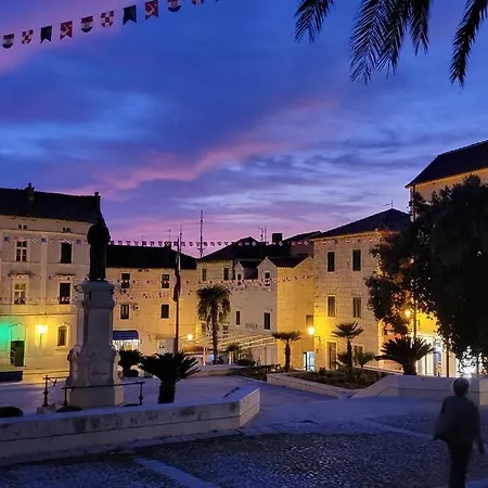 Center Nest Makarska